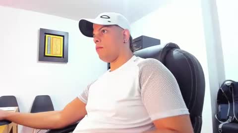 Snapshot of anndyhardy11 chatting on 01/03/25, 01:36 Anndy Hardy online show from 01/03/25, 01:36