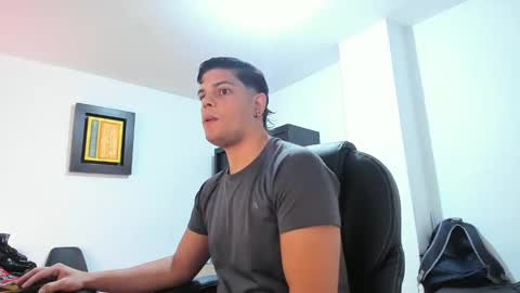 Snapshot of anndyhardy11 chatting on 01/04/25, 01:42 Anndy Hardy online show from 01/04/25, 01:42