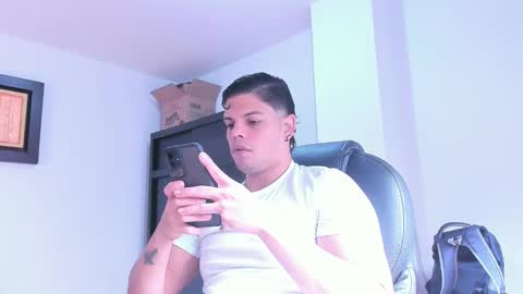 Snapshot of anndyhardy11 chatting on 01/05/25, 01:58 Anndy Hardy online show from 01/05/25, 01:58