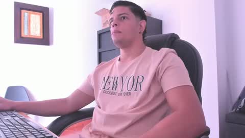 Snapshot of anndyhardy11 chatting on 01/06/25, 01:19 Anndy Hardy online show from 01/06/25, 01:19