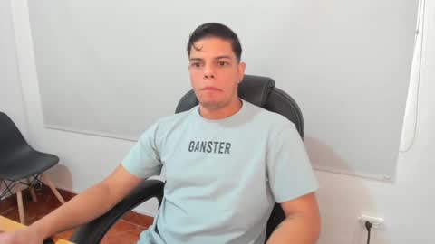 Snapshot of anndyhardy11 chatting on 01/07/25, 01:14 Anndy Hardy online show from 01/07/25, 01:14