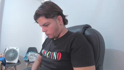 Snapshot of anndyhardy11 chatting on 01/12/25, 05:01 Anndy Hardy online show from 01/12/25, 05:01