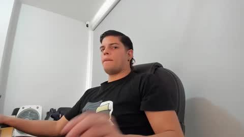 Snapshot of anndyhardy11 chatting on 01/17/25, 03:00 Anndy Hardy online show from 01/17/25, 03:00