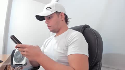 Snapshot of anndyhardy11 chatting on 01/21/25, 01:11 Anndy Hardy online show from 01/21/25, 01:11