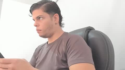 Snapshot of anndyhardy11 chatting on 01/22/25, 01:53 Anndy Hardy online show from 01/22/25, 01:53