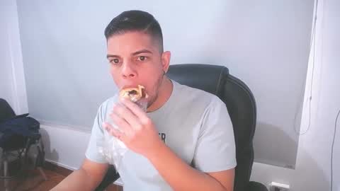 Snapshot of anndyhardy11 chatting on 02/25/25, 03:27 Anndy Hardy online show from 02/25/25, 03:27