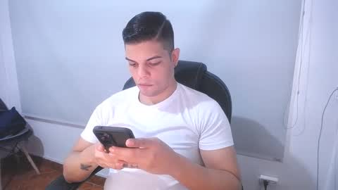 Snapshot of anndyhardy11 chatting on 03/04/25, 12:22 Anndy Hardy online show from 03/04/25, 12:22