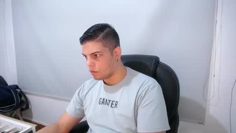 Snapshot of anndyhardy11 chatting on 03/07/25, 12:23 Anndy Hardy online show from 03/07/25, 12:23