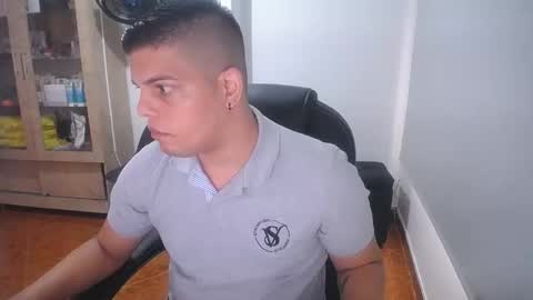 Snapshot of anndyhardy11 chatting on 09/17/25, 08:32 Anndy Hardy online show from 09/17/25, 08:32