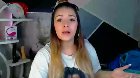 Snapshot of anne_lennon_ chatting on 12/14/24, 03:47 Anne  online show from 12/14/24, 03:47