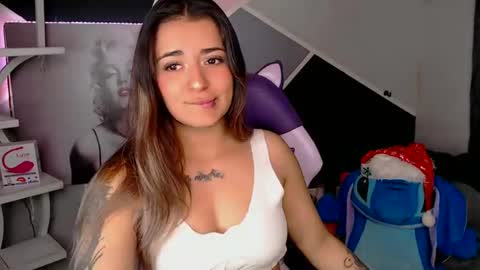 Snapshot of anne_lennon_ chatting on 01/04/25, 03:17 Anne  online show from 01/04/25, 03:17