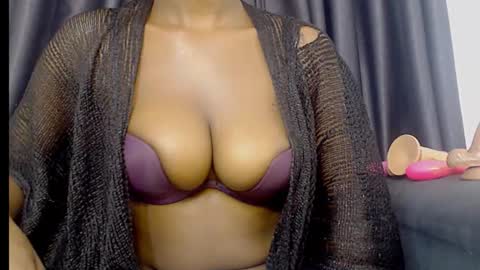 Snapshot of anne_xxxx chatting on 10/11/25, 09:35 ann online show from 10/11/25, 09:35