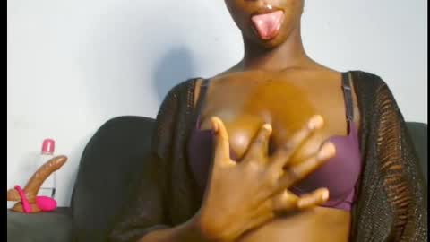 Snapshot of anne_xxxx chatting on 11/11/25, 07:47 ann online show from 11/11/25, 07:47