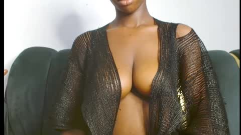 Snapshot of anne_xxxx chatting on 11/15/25, 09:50 ann online show from 11/15/25, 09:50