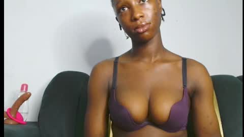 Snapshot of anne_xxxx chatting on 11/19/25, 07:36 ann online show from 11/19/25, 07:36