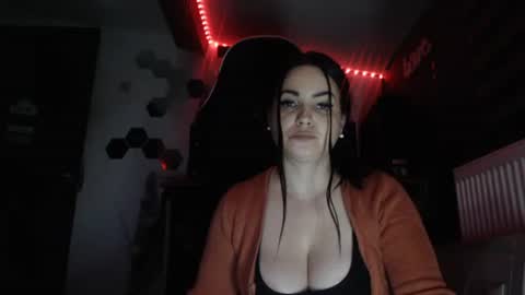 Snapshot of annebellee69 chatting on 12/17/24, 12:45 annebellee69 online show from 12/17/24, 12:45