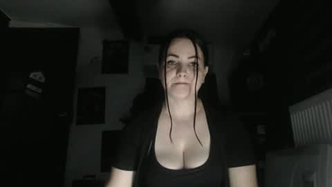 annebellee69 online show from 10/31/25, 10:33