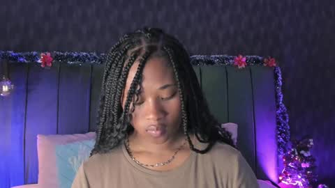 Snapshot of anneth__m chatting on 12/18/24, 08:03 Anneth online show from 12/18/24, 08:03