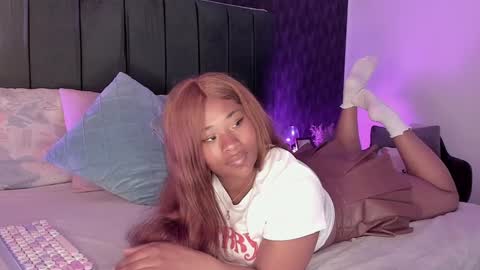 Snapshot of anneth__m chatting on 01/10/25, 08:04 Anneth online show from 01/10/25, 08:04