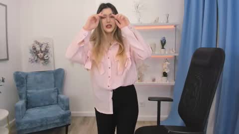 annetli online show from 10/15/25, 03:39