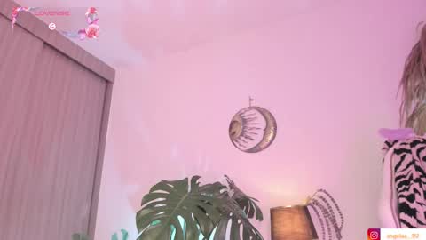 Snapshot of anngel_1 chatting on 11/13/25, 04:17 Angel online show from 11/13/25, 04:17