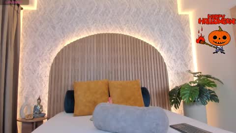 Annhya  online show from 10/31/25, 10:55