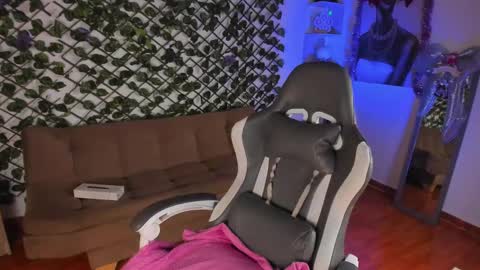 annie_barozzi online show from 12/23/24, 03:01