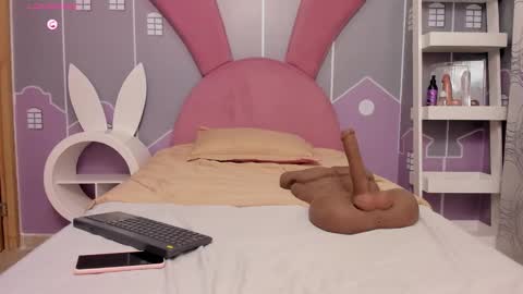 Snapshot of annie_cute18 chatting on 12/10/24, 02:48 annie_cute18 online show from 12/10/24, 02:48