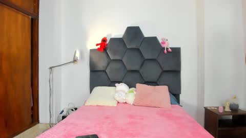 Snapshot of annie_dreams69 chatting on 12/03/24, 09:23 Annie online show from 12/03/24, 09:23