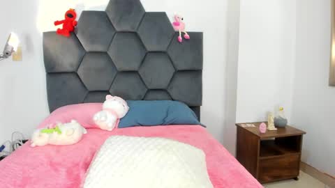 Snapshot of annie_dreams69 chatting on 12/04/24, 12:30 Annie online show from 12/04/24, 12:30