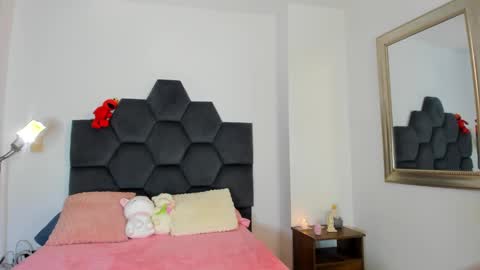 Snapshot of annie_dreams69 chatting on 12/19/24, 09:28 Annie online show from 12/19/24, 09:28