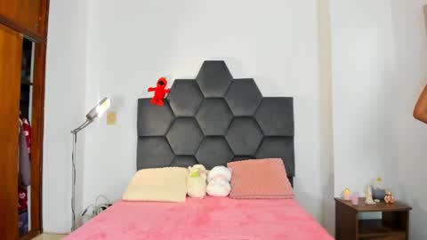 Snapshot of annie_dreams69 chatting on 02/06/25, 08:13 Annie online show from 02/06/25, 08:13