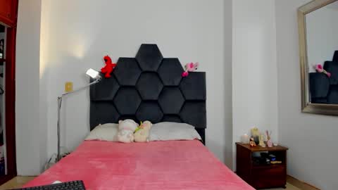 Snapshot of annie_dreams69 chatting on 11/27/25, 09:17 Annie online show from 11/27/25, 09:17