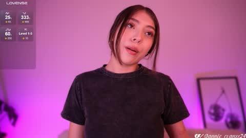 Snapshot of annie_evans24 chatting on 02/27/25, 01:48 Annie Evans online show from 02/27/25, 01:48