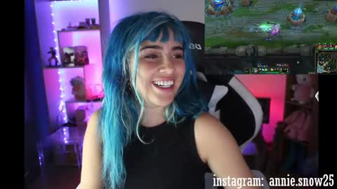 Snapshot of annie_snow_ chatting on 12/20/24, 03:25 JEANNE no olvides seguirme dont forget follow me uu online show from 12/20/24, 03:25