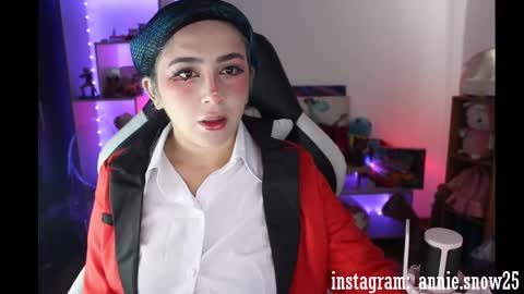 Snapshot of annie_snow_ chatting on 12/21/24, 07:49 JEANNE no olvides seguirme dont forget follow me uu online show from 12/21/24, 07:49