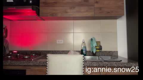 Snapshot of annie_snow_ chatting on 02/07/25, 05:41 JEANNE no olvides seguirme dont forget follow me uu online show from 02/07/25, 05:41