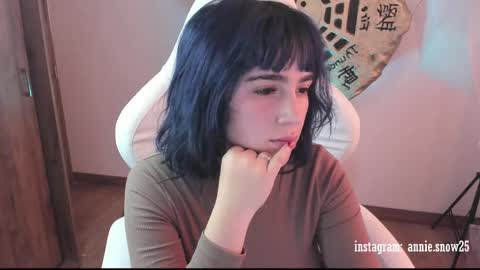 Snapshot of annie_snow_ chatting on 02/20/25, 06:57 JEANNE no olvides seguirme dont forget follow me uu online show from 02/20/25, 06:57