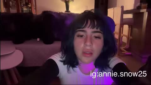 Snapshot of annie_snow_ chatting on 02/27/25, 11:59 JEANNE no olvides seguirme dont forget follow me uu online show from 02/27/25, 11:59