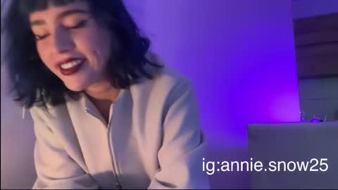 Snapshot of annie_snow_ chatting on 03/03/25, 10:10 JEANNE no olvides seguirme dont forget follow me uu online show from 03/03/25, 10:10