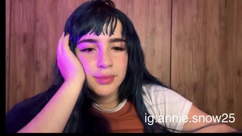 Snapshot of annie_snow_ chatting on 03/11/25, 03:26 JEANNE no olvides seguirme dont forget follow me uu online show from 03/11/25, 03:26