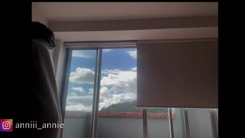 Snapshot of annie_snow_ chatting on 09/10/25, 07:36 JEANNE no olvides seguirme dont forget follow me uu online show from 09/10/25, 07:36