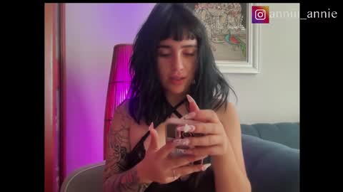 Snapshot of annie_snow_ chatting on 09/24/25, 08:12 JEANNE no olvides seguirme dont forget follow me uu online show from 09/24/25, 08:12