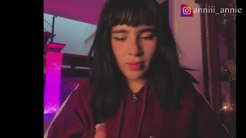 Snapshot of annie_snow_ chatting on 10/06/25, 01:47 JEANNE no olvides seguirme dont forget follow me uu online show from 10/06/25, 01:47