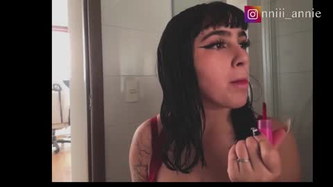 Snapshot of annie_snow_ chatting on 10/16/25, 06:53 JEANNE no olvides seguirme dont forget follow me uu online show from 10/16/25, 06:53