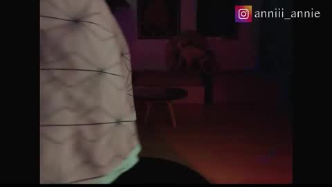 Snapshot of annie_snow_ chatting on 11/11/25, 05:07 JEANNE no olvides seguirme dont forget follow me uu online show from 11/11/25, 05:07