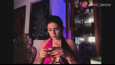 Snapshot of annie_snow_ chatting on 11/12/25, 10:30 JEANNE no olvides seguirme dont forget follow me uu online show from 11/12/25, 10:30