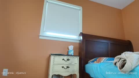 Annie St. James   online show from 10/10/25, 07:02