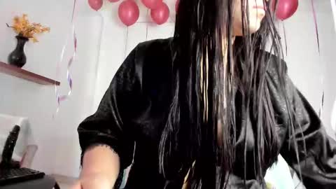 Snapshot of annie_sweet6 chatting on 11/07/25, 02:17 Annie online show from 11/07/25, 02:17