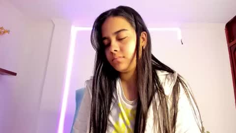 Snapshot of annie_sweet6 chatting on 11/13/25, 01:21 Annie online show from 11/13/25, 01:21